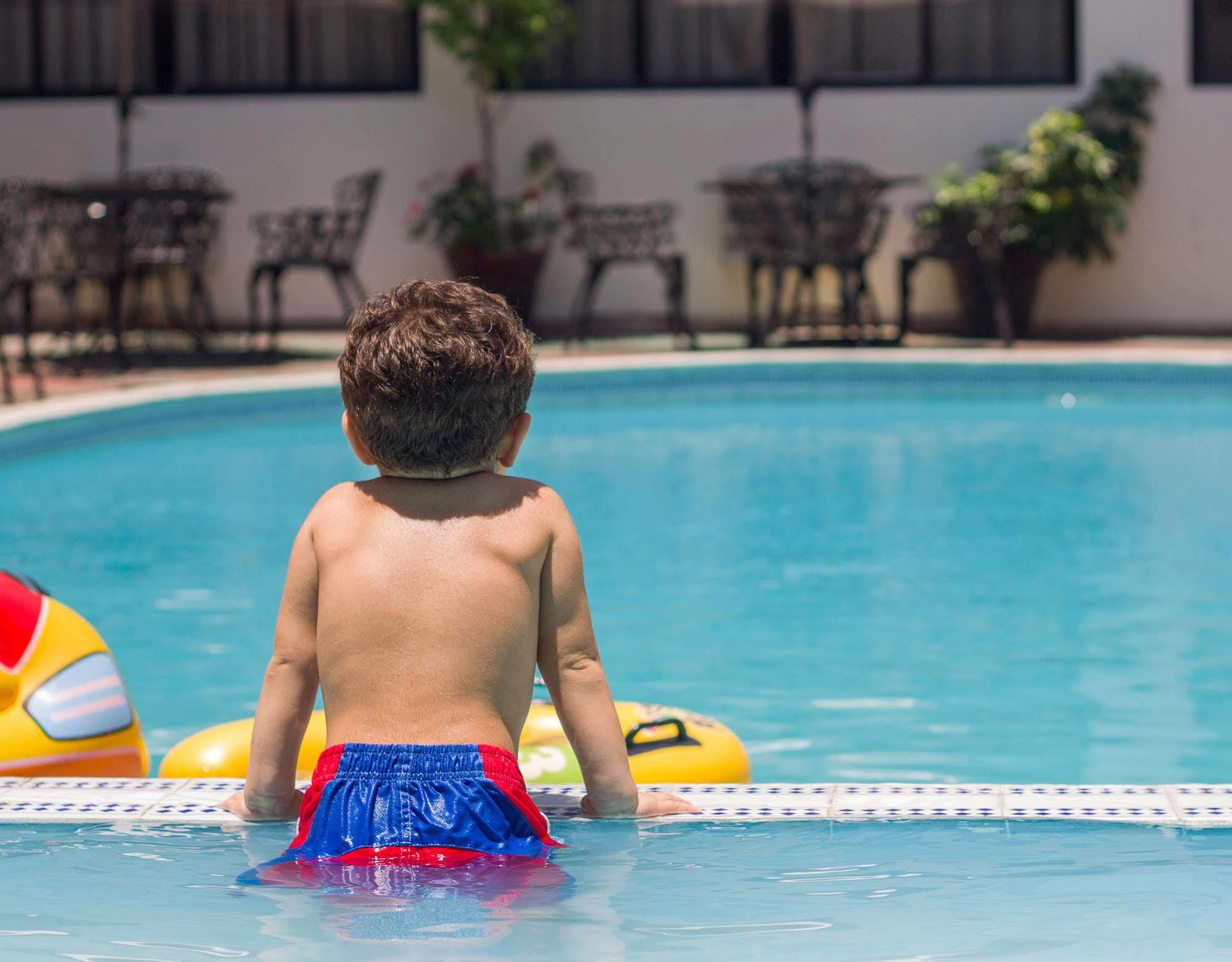 Hotel Ramada Inn Σαν Σαλβαντόρ Εξωτερικό φωτογραφία
